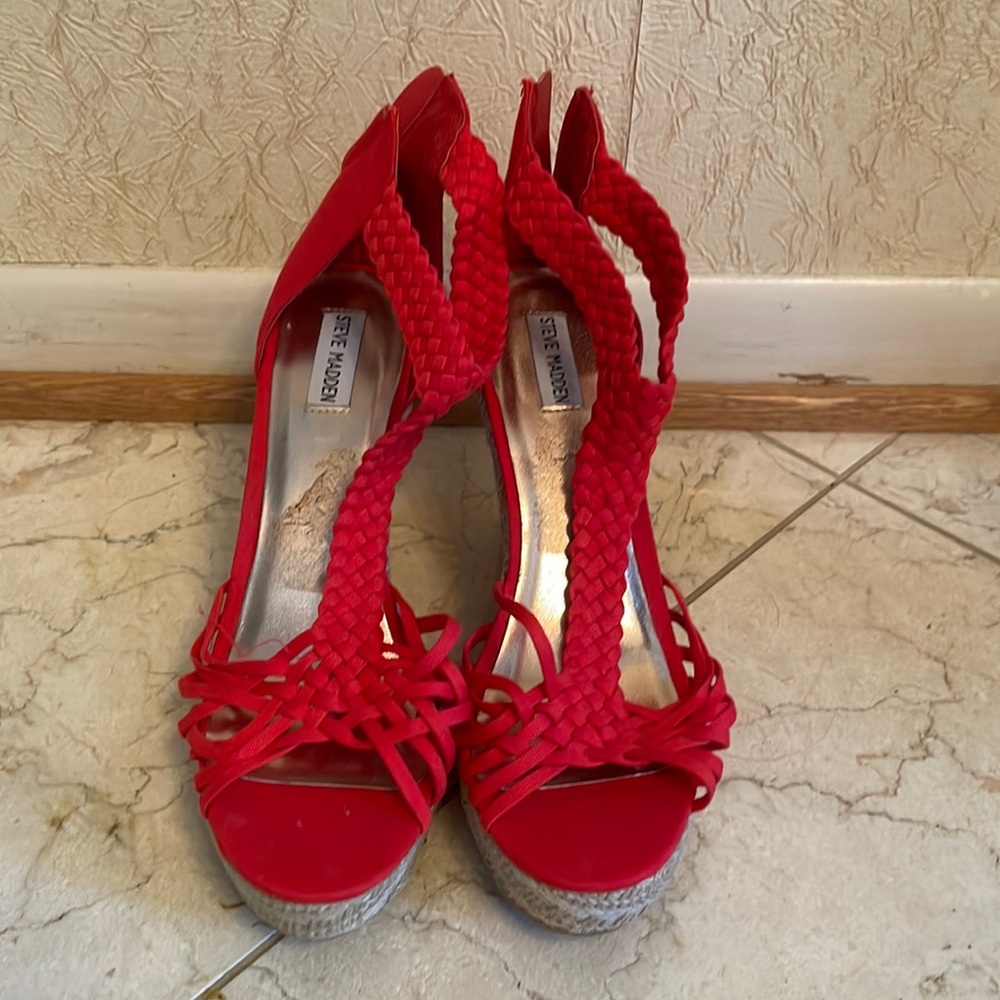 Gently Used Steve Madden Coral Wedges
